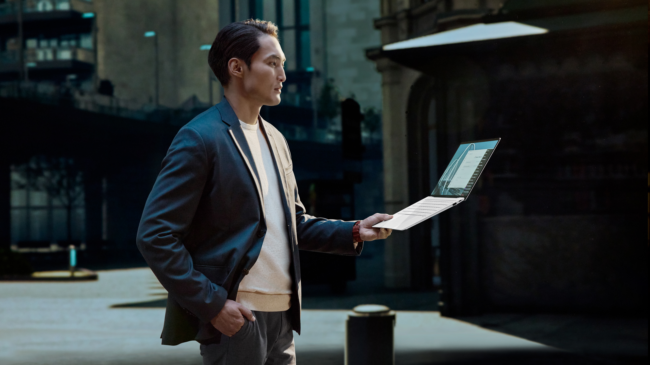 Asus ExpertBook Ultra (B9406CA) 4 Asus ExpertBook Ultra